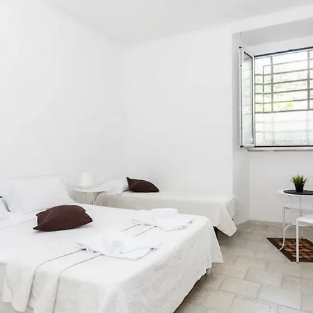 Al Colosseo 8 Bed & Breakfast 3*