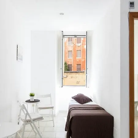 Al Colosseo 8 Bed & Breakfast