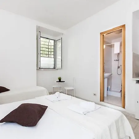 Al Colosseo 8 Bed & Breakfast Rome
