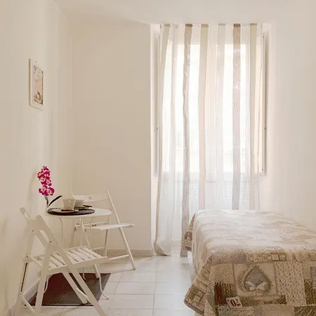 Al Colosseo 8 Bed & Breakfast 3*